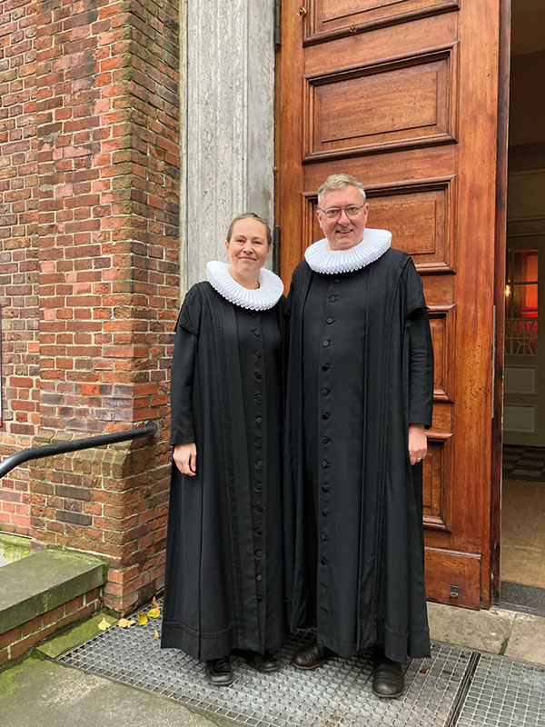 Pastorin Sandra Starfinger und Pastor Sieghard Wilm